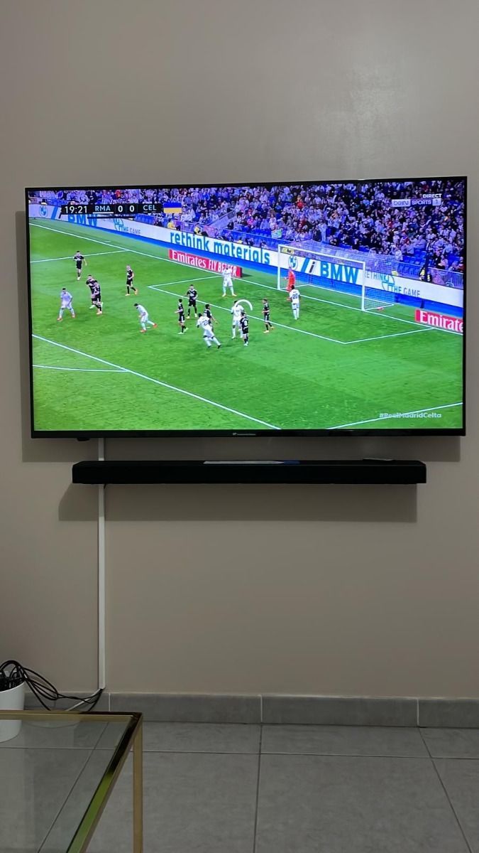 IPTV customer viewing image accompanying Luisa B. review